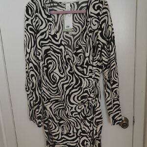 Stylish Black and White Patterned Dress